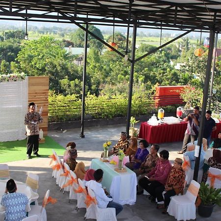 Pratama Hotel & Convention Mataram Extérieur photo