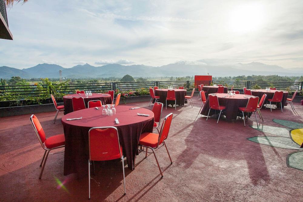 Pratama Hotel & Convention Mataram Extérieur photo