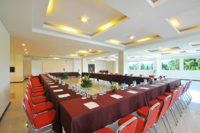 Pratama Hotel & Convention Mataram Extérieur photo