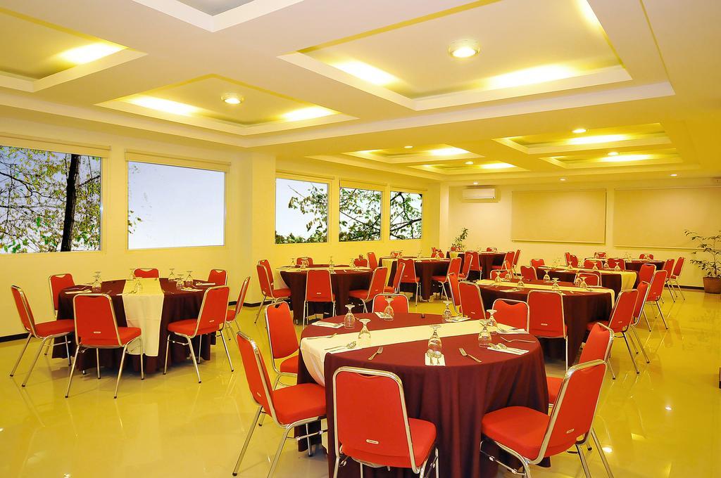 Pratama Hotel & Convention Mataram Extérieur photo