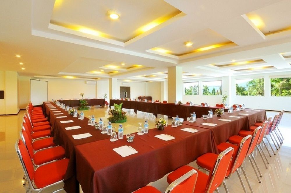 Pratama Hotel & Convention Mataram Extérieur photo