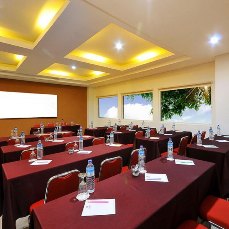 Pratama Hotel & Convention Mataram Extérieur photo